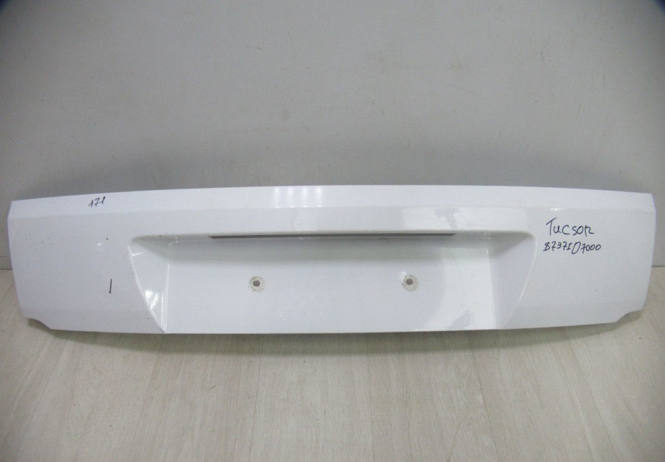 Накладка крышки багажника Hyundai Tucson 3 oem 87371d7000 (скл-3)