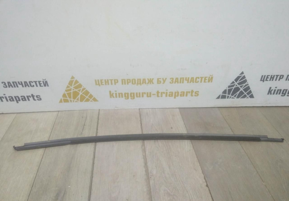 Уплотнитель стекла двери передний левый бу Skoda Octavia A7 OEM 5E0837477 Уплотнитель стекла двери передний левый бу Skoda Octavia A7 OEM 5E0837477