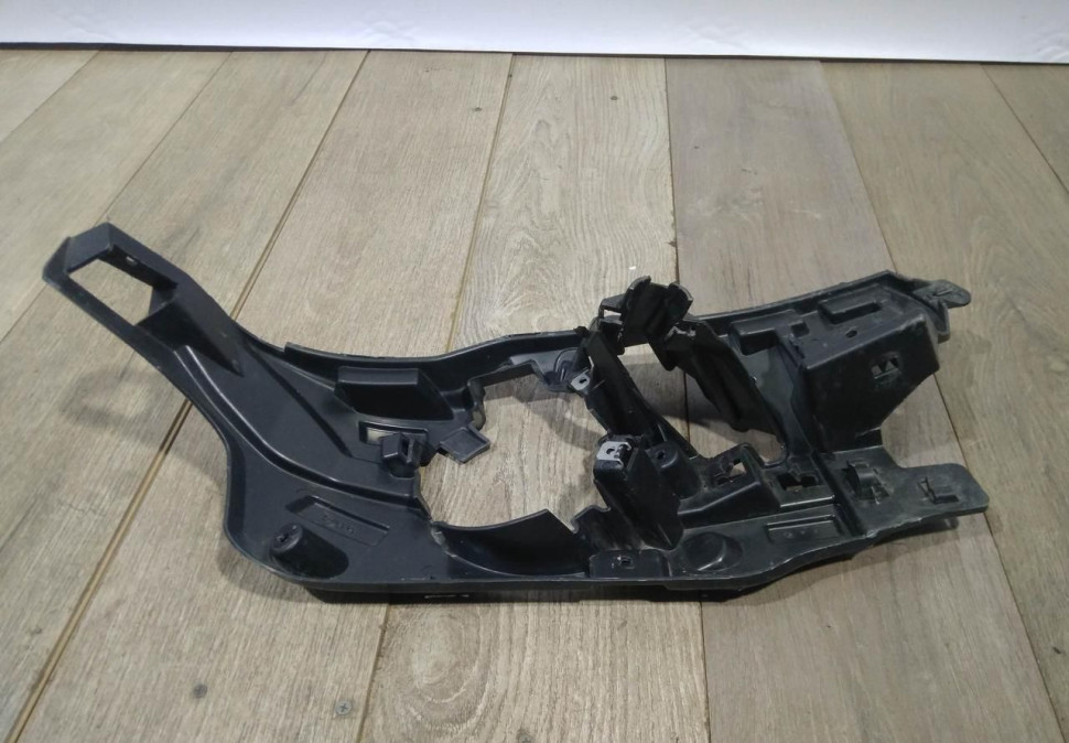 Кронштейн противотуманной фары левый бу BMW X4 F26 OEM 51117338563 Кронштейн противотуманной фары левый бу BMW X4 F26 OEM 51117338563