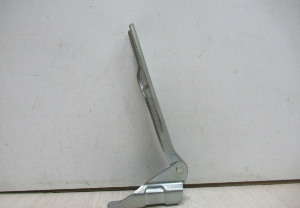 Петля капота левая Volkswagen Polo oem 6r0823301b