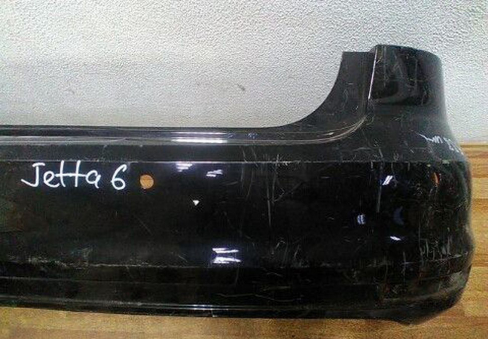 Бампер задний Volkswagen Jetta 6 с трещиной oem 5cu807301