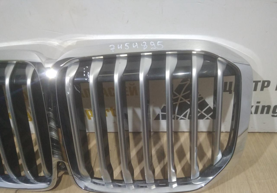Решетка радиатора бу BMW X7 G07 OEM 51137454895 Решетка радиатора бу BMW X7 G07 OEM 51137454895