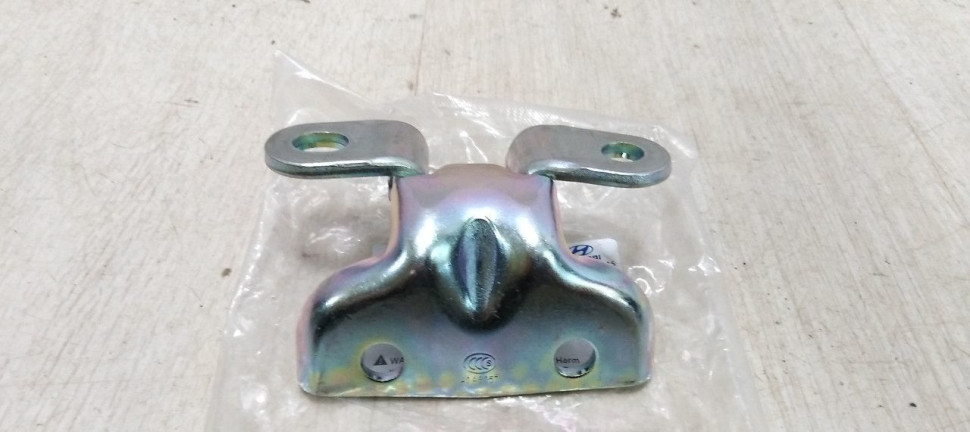 Петля двери задней левой верхняя Hyundai Solaris 2 oem 79410D8000