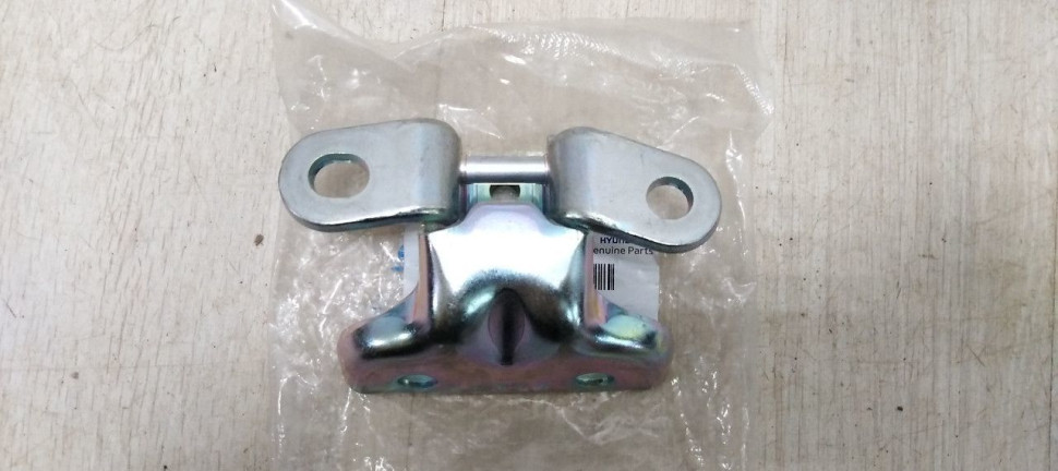 Петля двери задней левой верхняя Hyundai Solaris 2 oem 79410D8000 Петля двери задней левой верхняя Hyundai Solaris 2 oem 79410D8000