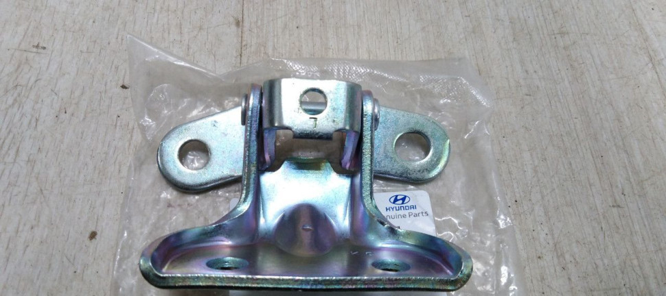 Петля двери задней левой верхняя Hyundai Solaris 2 oem 79410D8000 Петля двери задней левой верхняя Hyundai Solaris 2 oem 79410D8000