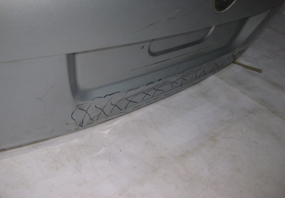 Крышка багажника Skoda Octavia 2 (вмятина)(cкл-3) Крышка багажника Skoda Octavia 2 (вмятина)(cкл-3)