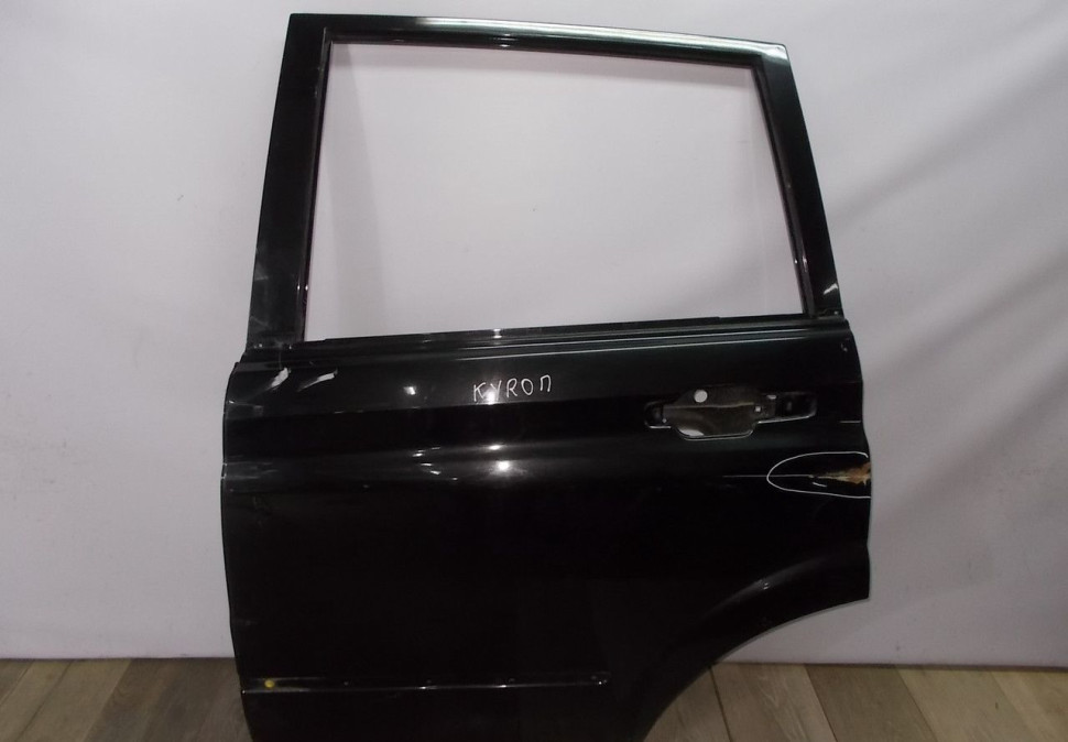 Дверь задняя левая бу Ssang Yong Kyron OEM 6301109103