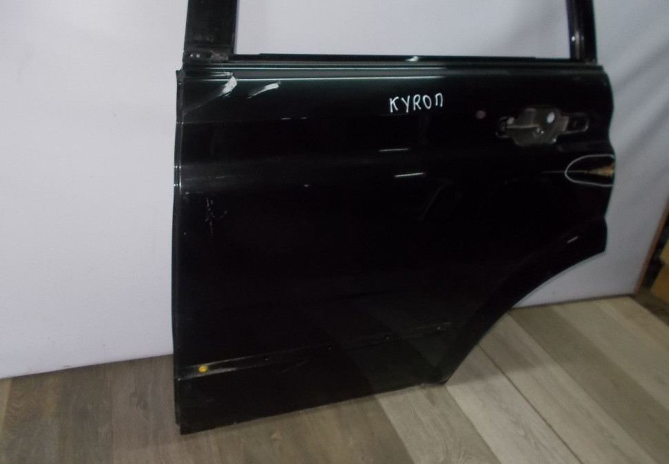 Дверь задняя левая бу Ssang Yong Kyron OEM 6301109103