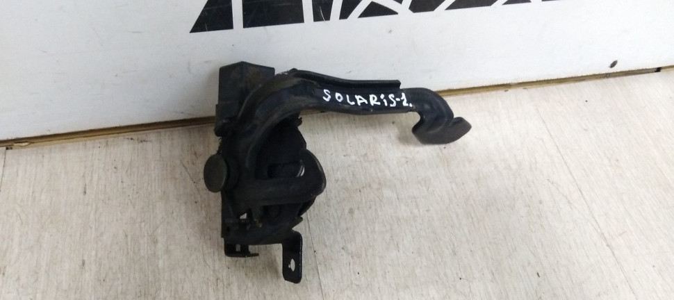 Замок капота Hyundai Solaris 1  oem 811304L300