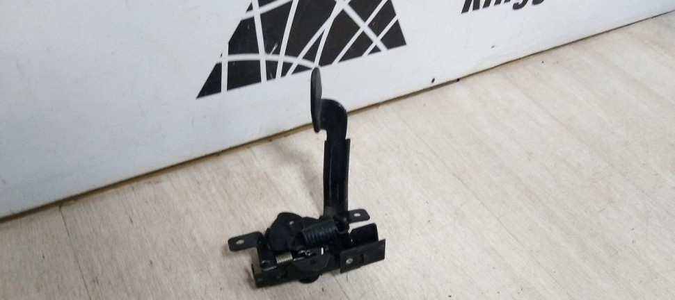 Замок капота Hyundai Solaris 1  oem 811304L300