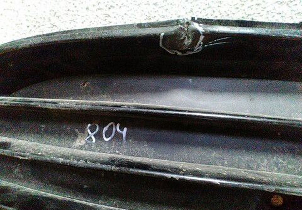 Заглушка ПТФ левая Hyundai Equus трещина oem 865633n700 Заглушка ПТФ левая Hyundai Equus трещина oem 865633n700