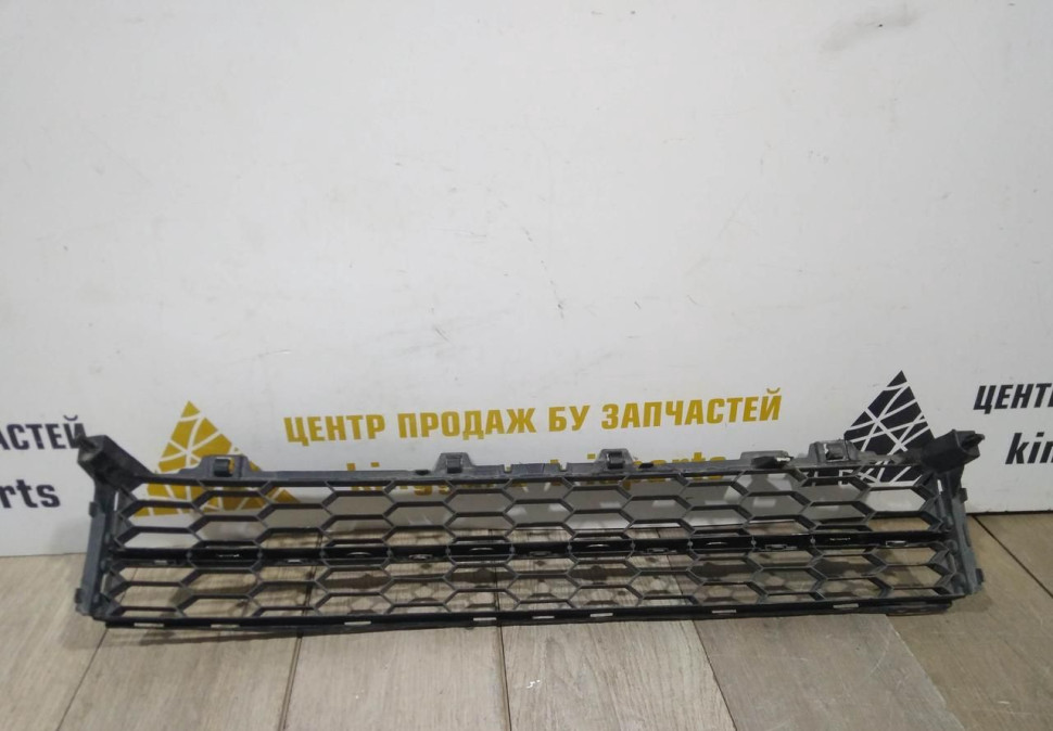 Решетка переднего бампера бу Skoda Superb 3 OEM 3V0853677
