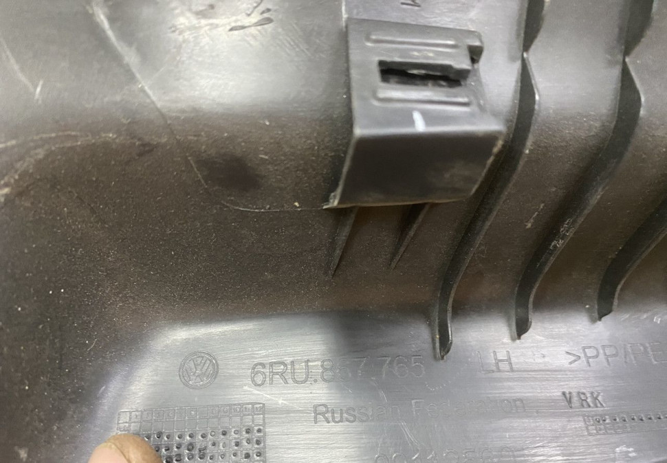 Обшивка арки задняя левая Volkswagen Polo 5 2009 OEM 6RU867765 Обшивка арки задняя левая Volkswagen Polo 5 2009 OEM 6RU867765