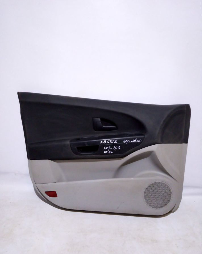 Обивка двери передняя левая Kia Ceed (07-12) oem 823101h000 (скл-3) Обивка двери передняя левая Kia Ceed (07-12) oem 823101h000 (скл-3)