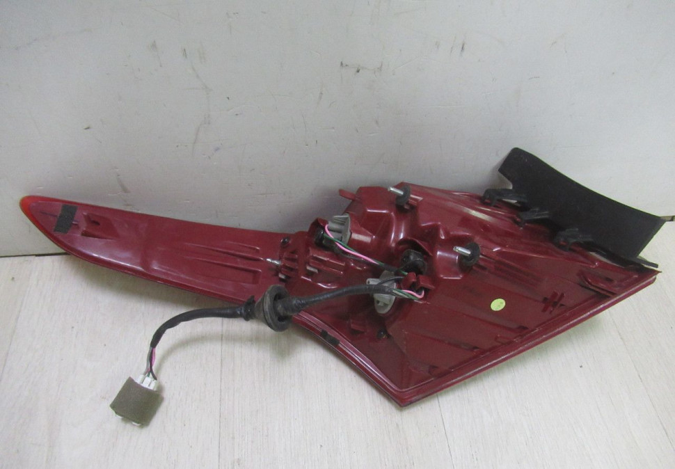 Фонарь правый внешний Hyundai Solaris 2 oem 92402h5000 (скол)