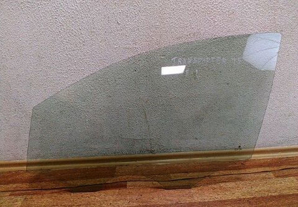 Стекло передней левой двери Volkswagen Transporter Т5 (06г)