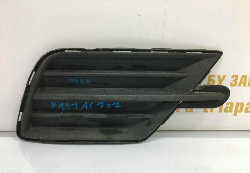 Решетка переднего бампера правая Volkswagen Caddy 4 2015 oem 2K5853666