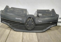 Решетка радиатора бу Renault Logan 2 OEM 623107605R