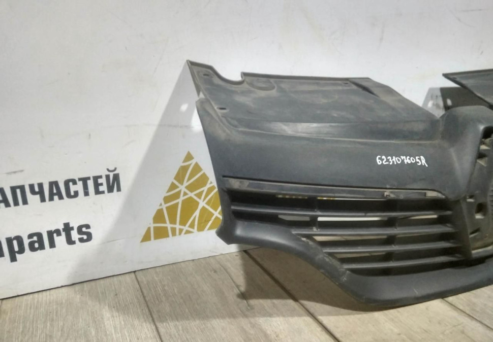 Решетка радиатора бу Renault Logan 2 OEM 623107605R Решетка радиатора бу Renault Logan 2 OEM 623107605R