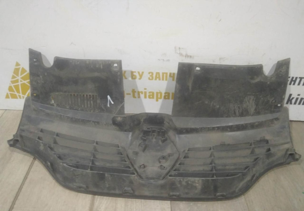 Решетка радиатора бу Renault Logan 2 OEM 623107605R Решетка радиатора бу Renault Logan 2 OEM 623107605R