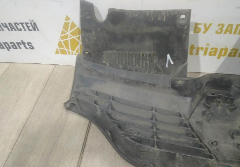 Решетка радиатора бу Renault Logan 2 OEM 623107605R Решетка радиатора бу Renault Logan 2 OEM 623107605R