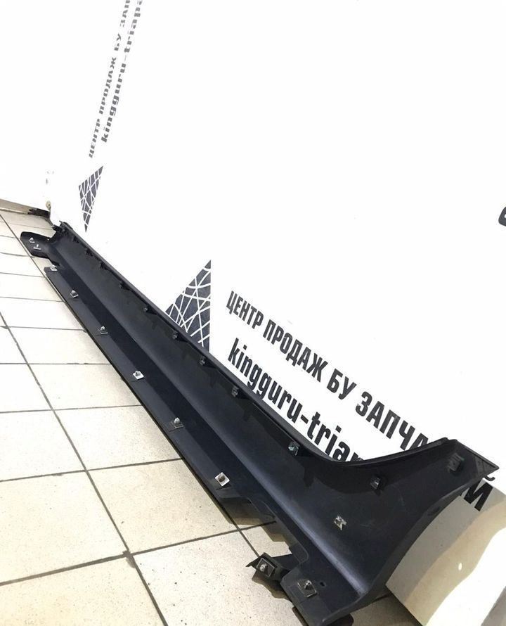 Накладка порога правая Hyundai IX35 2010 oem 877542S000 (скл-3)