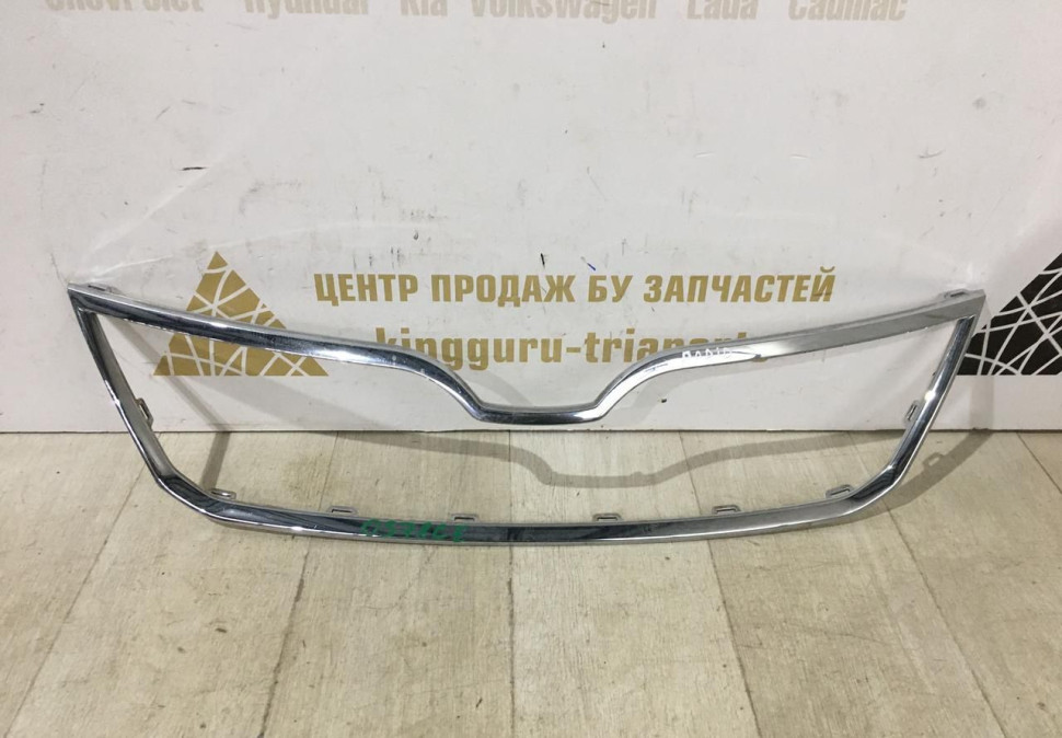 Молдинг решетки радиатора Skoda Rapid OEM 5JA853607