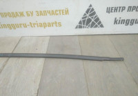 Уплотнитель стекла двери передний левый бу Skoda Octavia A7 OEM 5E0837477