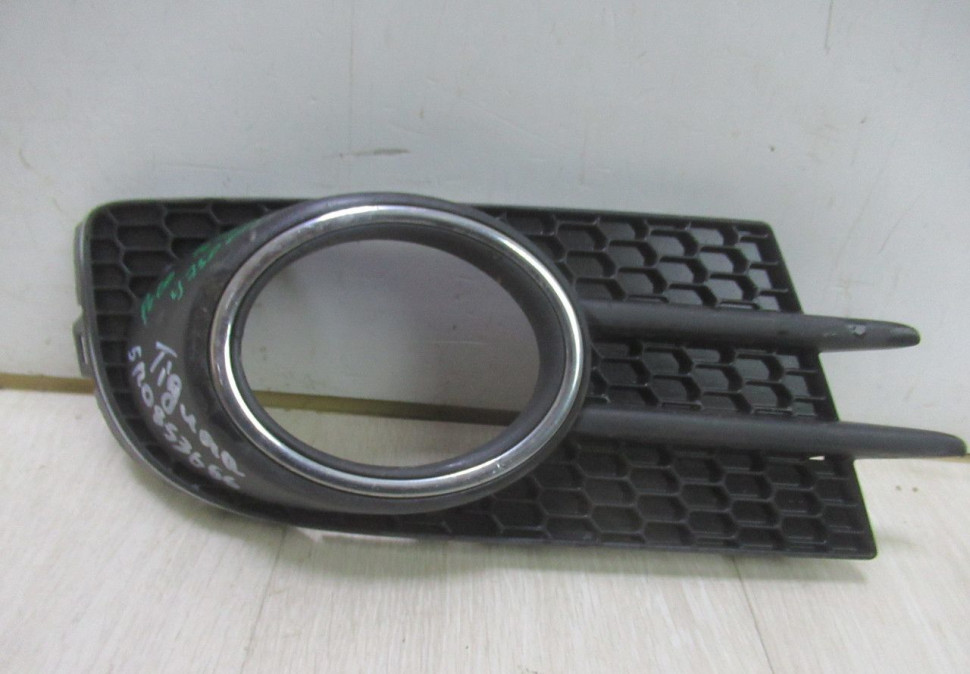Решетка ПТФ правая Volkswagen Tiguan 1  oem 5n0853666h