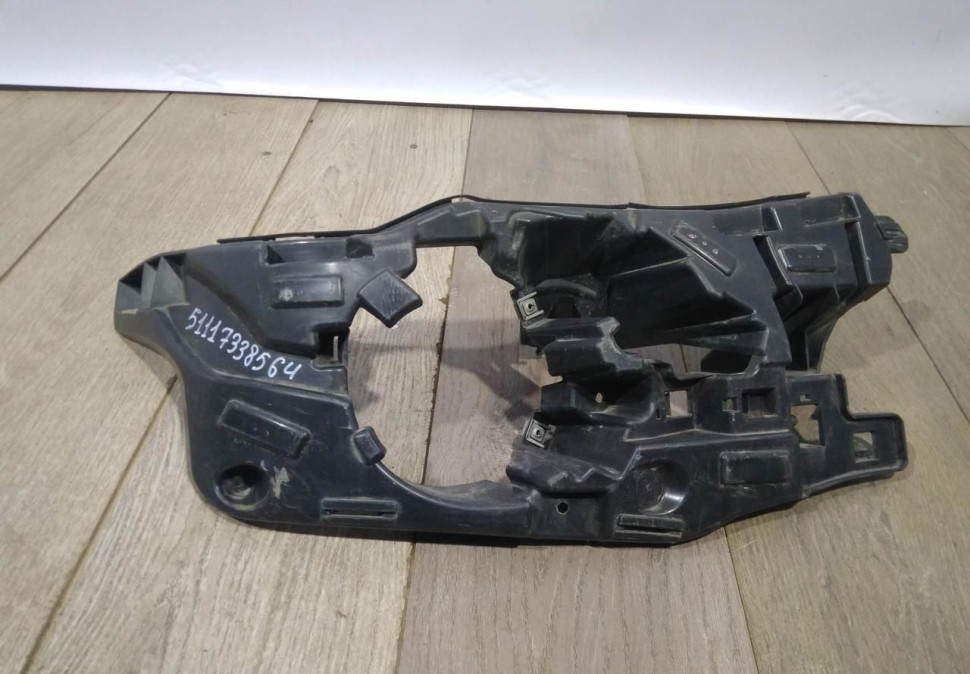 Кронштейн противотуманной фары правый бу BMW X4 F26 OEM 51117338564