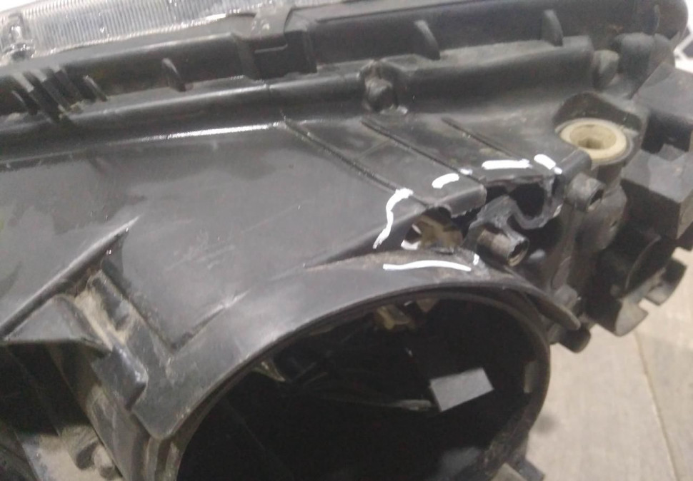 Фара галоген правая бу Skoda Yeti OEM 5L1941016D Фара галоген правая бу Skoda Yeti OEM 5L1941016D