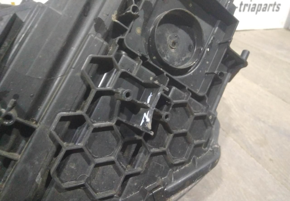 Фара галоген правая бу Skoda Yeti OEM 5L1941016D Фара галоген правая бу Skoda Yeti OEM 5L1941016D