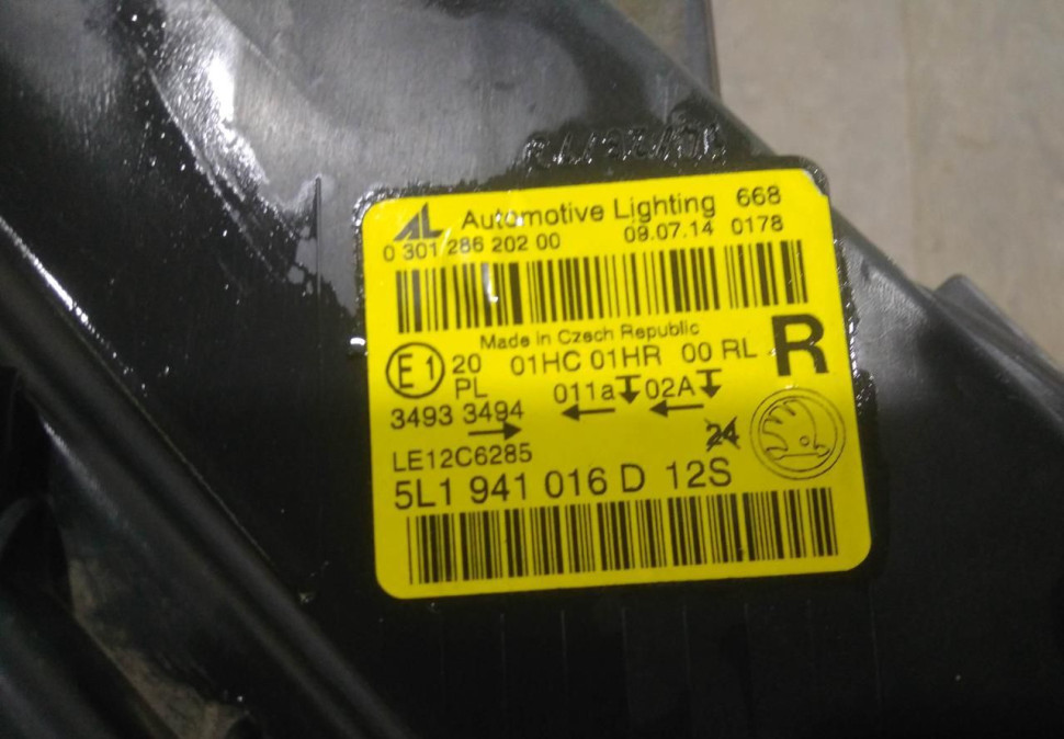 Фара галоген правая бу Skoda Yeti OEM 5L1941016D Фара галоген правая бу Skoda Yeti OEM 5L1941016D