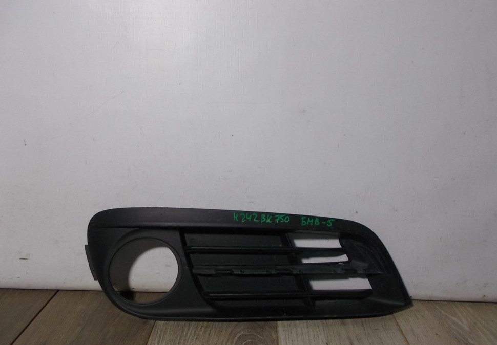 Решетка противотуманной фары правая бу BMW 5 F10 OEM 51117331736