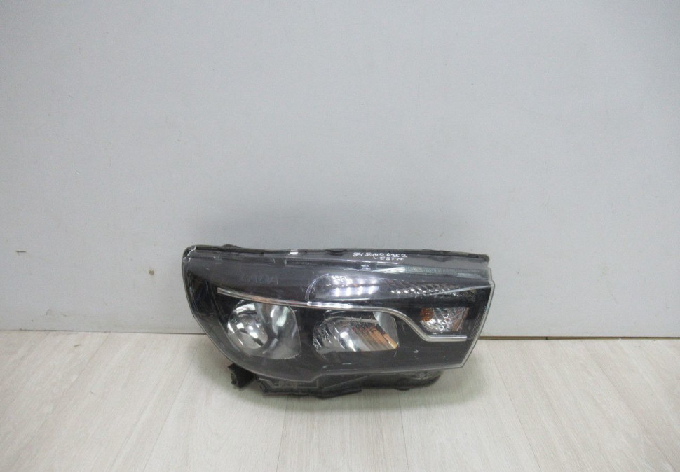 Фара правая Lada Vesta oem 8450006952 (слом. все креп.) (трещ в корпусе) (скл-3)