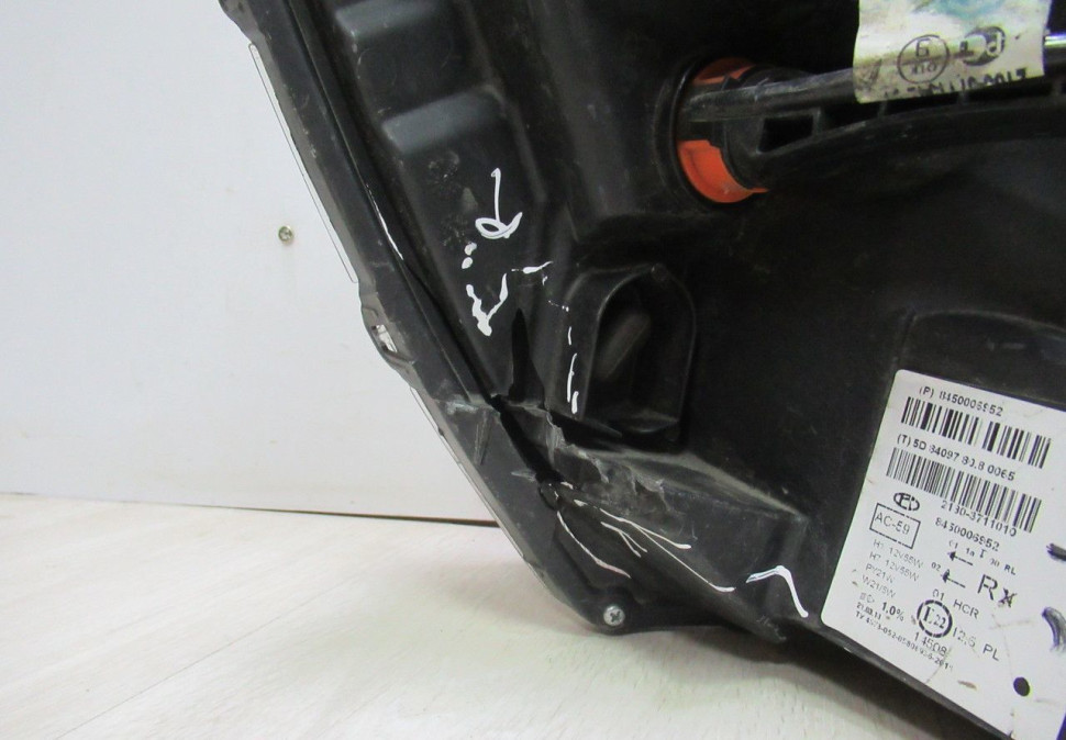 Фара правая Lada Vesta oem 8450006952 (слом. все креп.) (трещ в корпусе) (скл-3)