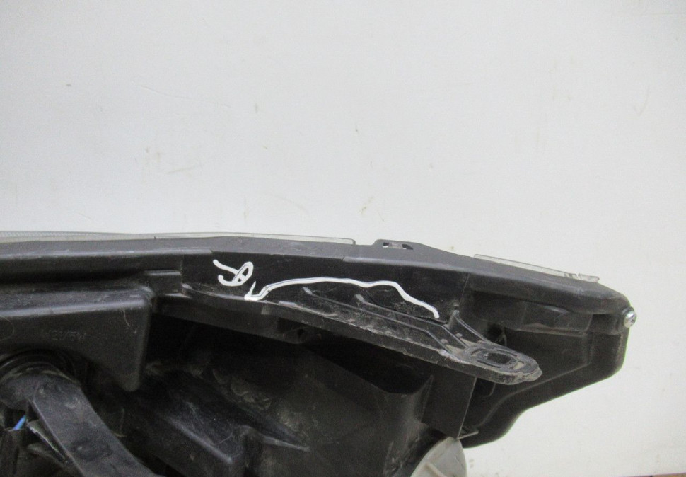 Фара правая Lada Vesta oem 8450006952 (слом. все креп.) (трещ в корпусе) (скл-3)