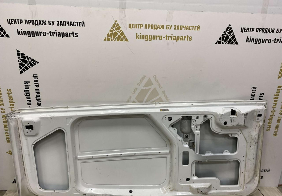 Дверь задняя правая Renault Master OEM 901002796R Дверь задняя правая Renault Master OEM 901002796R