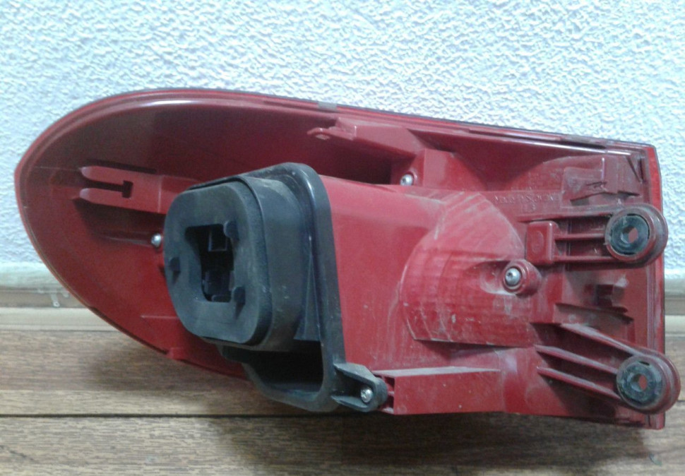 Фонарь правый Volkswagen Tiguan (11>) (трещина) oem 5N0945096 Фонарь правый Volkswagen Tiguan (11>) (трещина) oem 5N0945096
