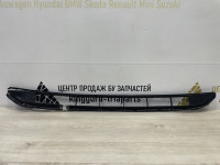 Решётка спойлера Volkswagen Touareg NF с трещиной oem 7p6853673