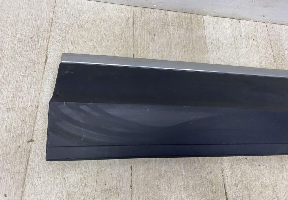 Молдинг двери передний правый Volkswagen Tiguan 2 2016 oem 5NA854940N