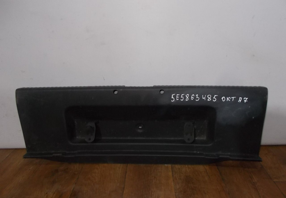 Обивка задней панели бу Skoda Octavia A7 OEM 5E5863485