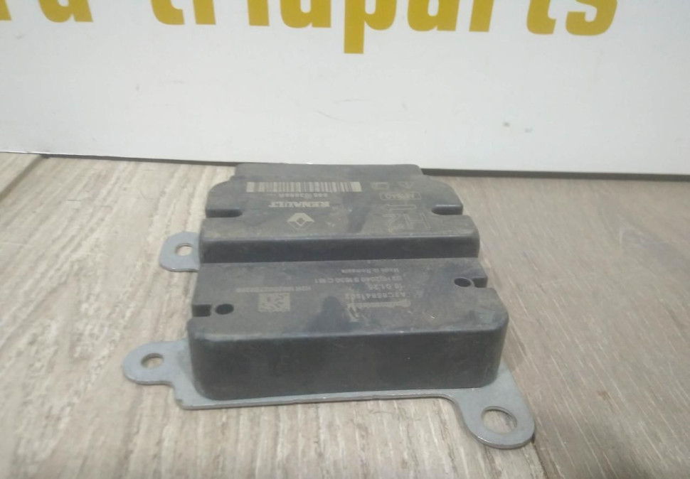 Блок управления подушек безопасности бу Renault Duster OEM 985103868R Блок управления подушек безопасности бу Renault Duster OEM 985103868R