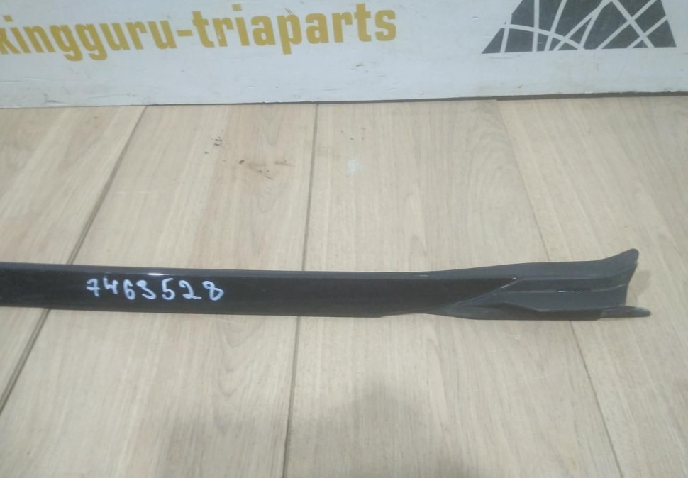 Молдинг лобового стекла правый бу BMW X5 G05 OEM 51317463528