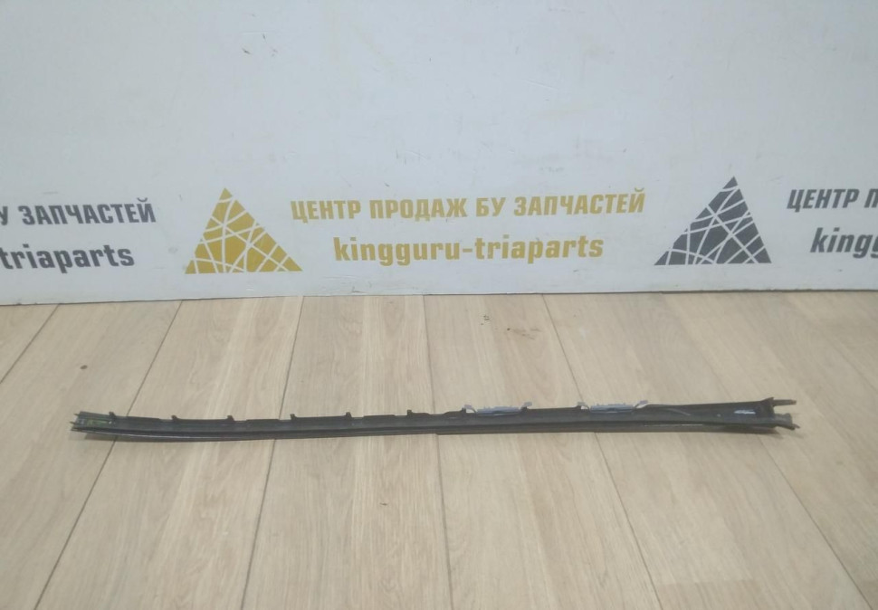 Молдинг лобового стекла правый бу BMW X5 G05 OEM 51317463528