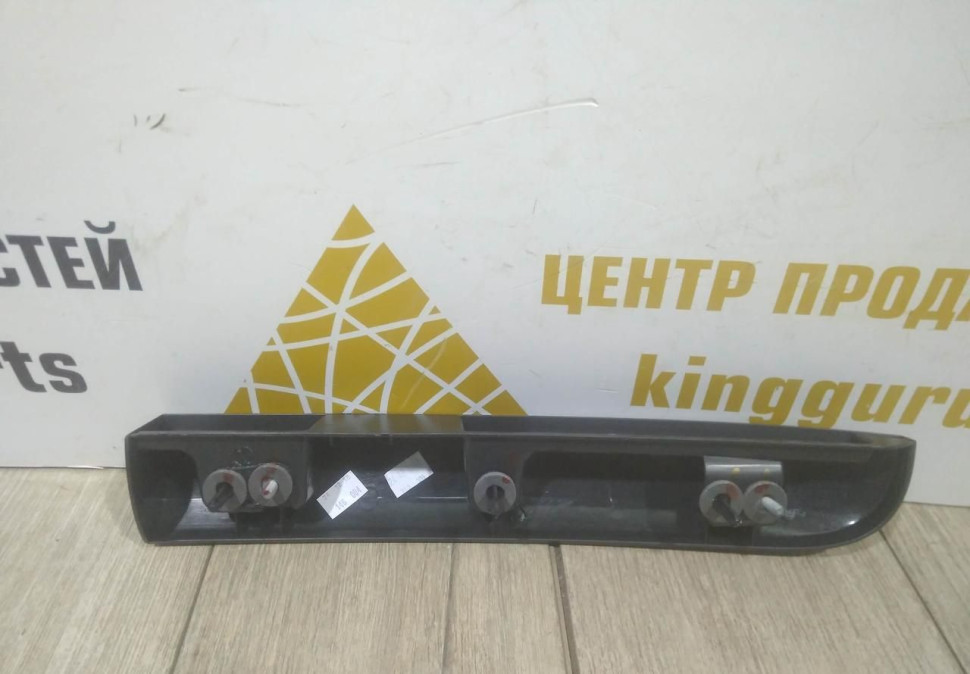 Накладка задней двери правая Renault Dokker OEM 908529179R