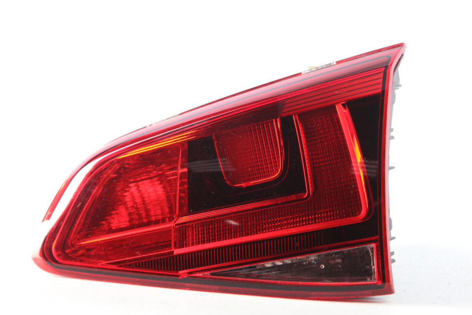 Фонарь правый внутренний Volkswagen Golf 7 oem 5g0945094ae