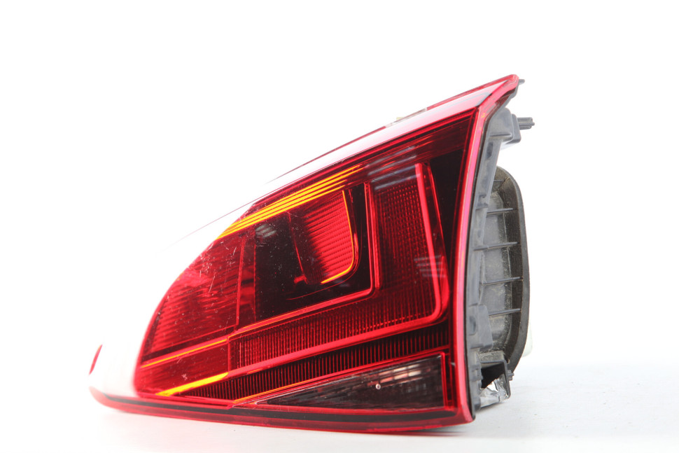 Фонарь правый внутренний Volkswagen Golf 7 oem 5g0945094ae