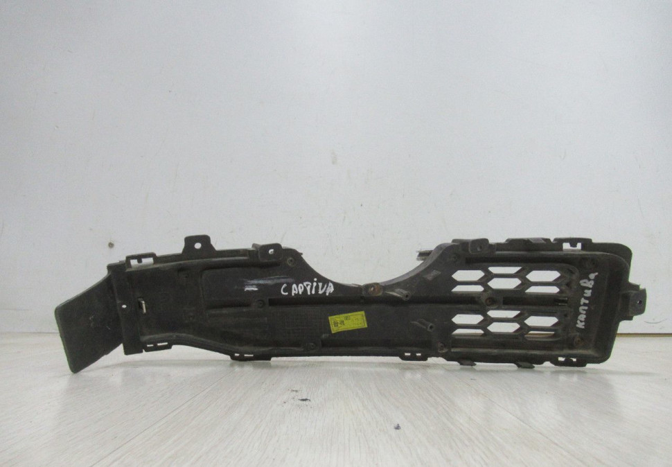 Решетка в бампер правая Chevrolet Captiva C100 oem 96865488 Решетка в бампер правая Chevrolet Captiva C100 oem 96865488