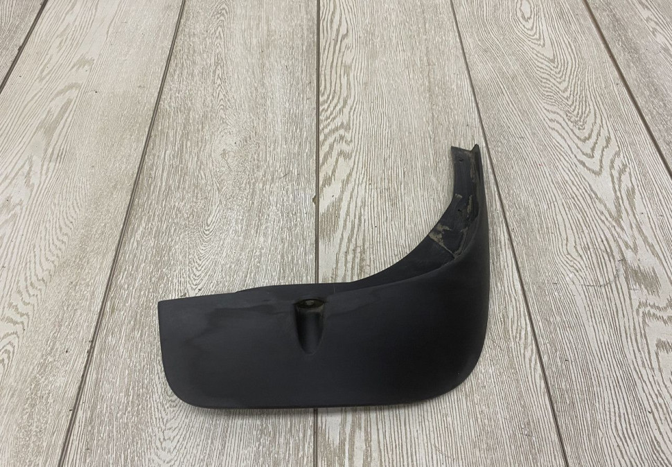 Брызговик задний правый Renault Duster OEM 788126833R